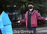 [BZ포토] 정동하, '비가 와도 즐거워요'