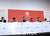 [BZ포토] 부산국제영화제 개막작 '뷰티풀 데이즈' 기자회견