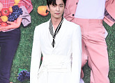 [BZ포토] 신동욱, 셰프의 요리복처럼 '새하얀 슈트'