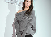 [BZ포토] 소유, '루즈핏 스웨터를 입어도 여리여리'