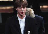[BZ포토] 방탄소년단 진, 얼굴만큼 빛나는 문화훈장