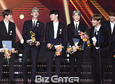 [BZ포토] 방탄소년단, '화기애애 미소꽃 피었네'