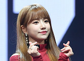 [BZ포토] 아이즈원 조유리, '하트 받아주실거죠?'