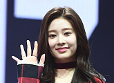 [BZ포토] 아이즈원 김민주, 심쿵 눈맞춤