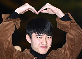 [BZ포토] 엑소 디오(도경수), '하트 잘 만드는 낭군님'