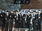 ‘노골적 섹시’ 엑소, 남성미 장착한 ‘케이팝 제왕’의 귀환(종합)