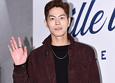 [BZ포토] 홍종현, 손만 들어도 '훈훈하다 훈훈해'