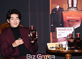 [BZ포토] 윤계상, '위스키 한 잔 하실래요?'