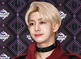 [BZ포토] 몬스타엑스 형원, '쌍엄지 척~'