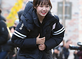 [BZ포토] 위키미키 최유정, '수능 한파는 없지만 추워요'