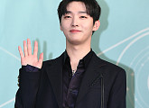 [BZ포토] 워너원 윤지성, 빠져드는 손짓