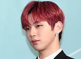 [BZ포토] 워너워 강다니엘, 아무나 소화할 수 없는 꽃 귀걸이