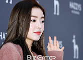 [BZ포토] 레드벨벳 아이린, 명동 들썩이게 만든 '지나친 예쁨'