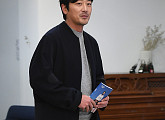 [BZ포토] 하정우, '걷는 사람, 하정우' 작가로의 첫걸음