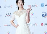 [BZ포토] 아이유, 백조처럼 우아한 드레스핏