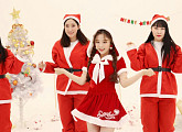 걸그룹 세러데이, 크리스마스 앨범 스틸컷 공개 '산타원피스 입은 초희'