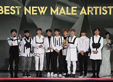 [2018 MAMA] 스트레이 키즈-아이즈원, 남녀 신인상 수상