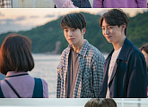 '눈이 부시게' 한지민X남주혁, 풋풋한 첫 만남 '호기심 자극'