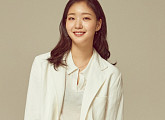 김고은, 뮤지컬 영화 '영웅' 전격 출연...정성화와 호흡