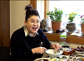 ‘전참시’ 이영자, 간장게장ㆍ갈치조림 등 무한 먹방 배종옥 놀랐다