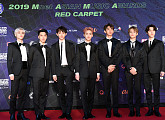 [2019 마마] WayV, 베스트 뉴 아시안 아티스트상 수상… 중국어ㆍ태국어ㆍ영어ㆍ한국어로 소감