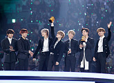 방탄소년단(BTS), '2019 MAMA' 대상 4개 9관왕 "정직한 방법으로 좋은 음악 만드는 게 어떨까"