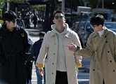 '걸어보고서' 정해인ㆍ은종건ㆍ임현수, 뉴욕 트렌치코트 브라더스 "우리 소방차 같아"