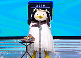 펭수, '2019 MBC 연예대상' 시상자로 등장…유산슬 향해 "유재석 아니에요?"