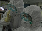 서울의료원 등 코로나19와 치열하게 싸우는 의료진들의 땀과 노력...방호복 입고 동행 취재