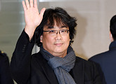 '기생충' 봉준호, 오스카 4관왕 감독 금의환향 "본업에 돌아갈 수 있어 좋다"