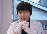 ‘한밤’ 안효섭, ‘의사 서우진’되기 위해 대학병원 답사+생고기 연습