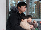 '동행' 이혼한 후 홀로 두 남매를 키우는 아빠 이야기...아빠 언제와?