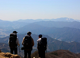 '영상앨범 산' 삼도(三道)를 품은 '민주지산' 종주한 구동욱 교수와 두 제자