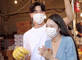 이은혜, 남편 노지훈 힐링하러 시장간다…사람들 관심에 웃음꽃 핀다