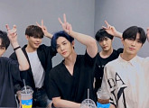 CIX(씨아이엑스), 배진영 합류 완전체 V LIVE로 팬들과 소통 '여전한 꿀잼 입담'