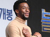 와칸다 포에버! '블랙팬서' 채드윅 보스만, 대장암 투병 끝 사망…팬들 애도 물결