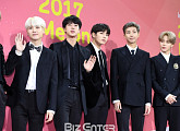 [비즈 스톡] '방탄소년단 관련주' 디피씨·넷마블·초록뱀, 주가 상승…빌보드 1위 BTS 파워