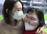 '사랑의 가족' 발달지연 동생 옆 지키는 꽃다운 언니