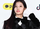 "사나, 코로나19 음성" JYP, 트와이스 7인 스케줄 예정대로 소화