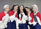 woo!ah!(우아!), 팬덤명 'wow(와우)' 공개…풍성한 메리 크리스마스
