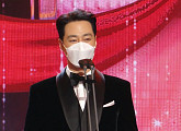 조인성 나이 40세에 2020 MBC 방송연예대상 대상 시상 "코로나19 예능인들 덕분에 웃었다"