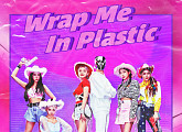 모모랜드X크로망스, 오늘(5일) 프로젝트 싱글 'Wrap Me In Plastic' 발매