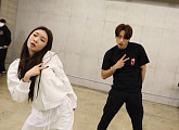 가수 비(정지훈) 나이 14세 차이 청하와 안무연습…지치지 않는 에너지
