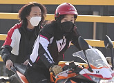 박애리 나이 2살 연하 팝핀현준 부부, 바이크 면허시험장서 운전연습