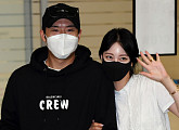 [종합] 한예슬, 남자친구 류성재와 美일정 마치고 동반 입국…달달 '손하트'