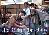 '밤탈출' JUST B(저스트비), 서로 옷 골라주기로 보여준 팀워크+비글美
