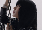 블랙핑크 리사, 첫 솔로 앨범 'LALISA' 비주얼 클립 공개 '강렬 눈빛'