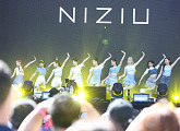 NiziU(니쥬), 日 '슈퍼소닉 2021' 출격…대세 걸그룹 존재감 입증