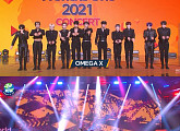 ‘World is One 2021 콘서트’ 오메가엑스, 美친 퍼포먼스+강렬 카리스마 '시선 압도'