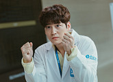 ‘고스트 닥터’ 김범, 의료계 ‘황금 수저’ 레지던트 고승탁 완벽 변신